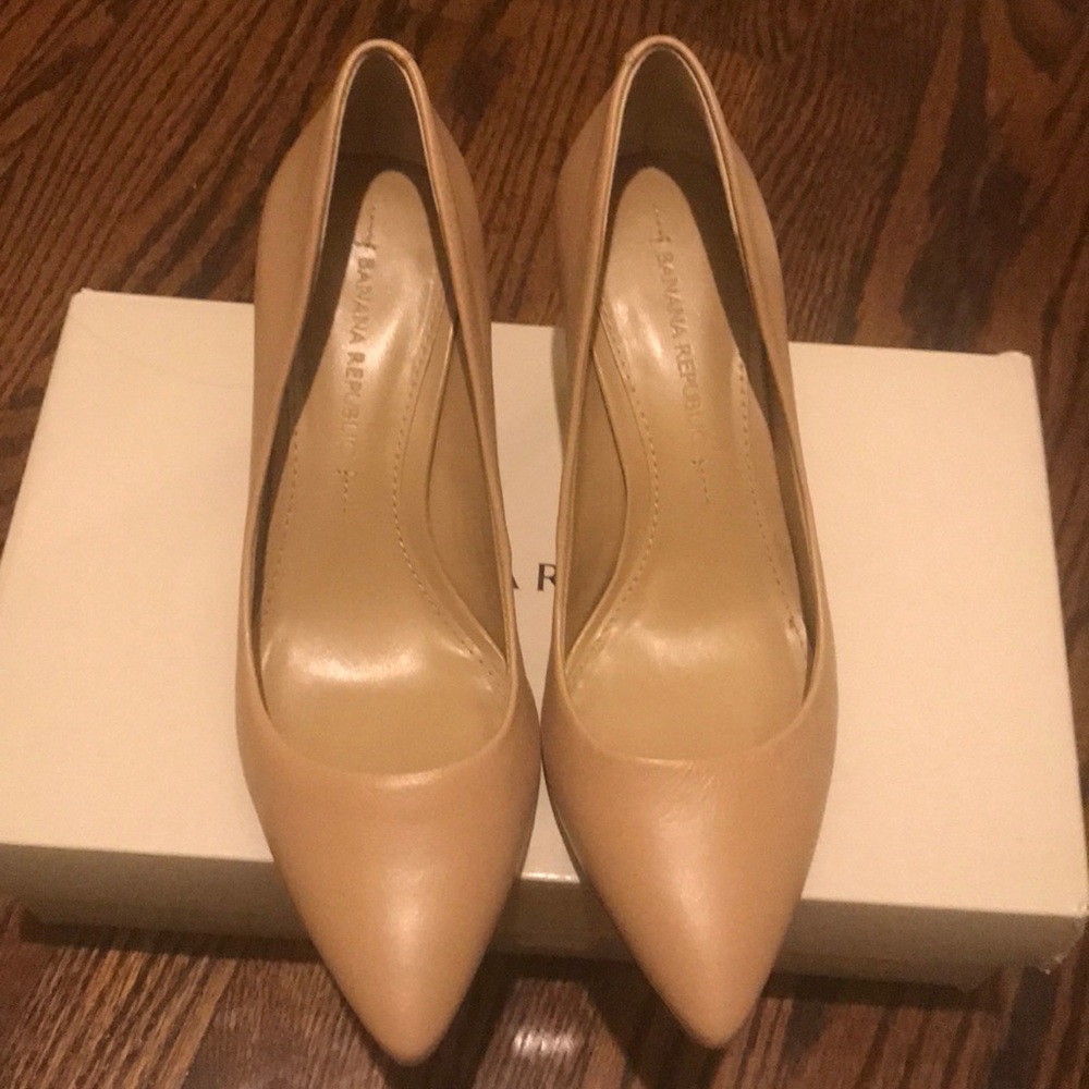 Banana Republic Heel in Nude